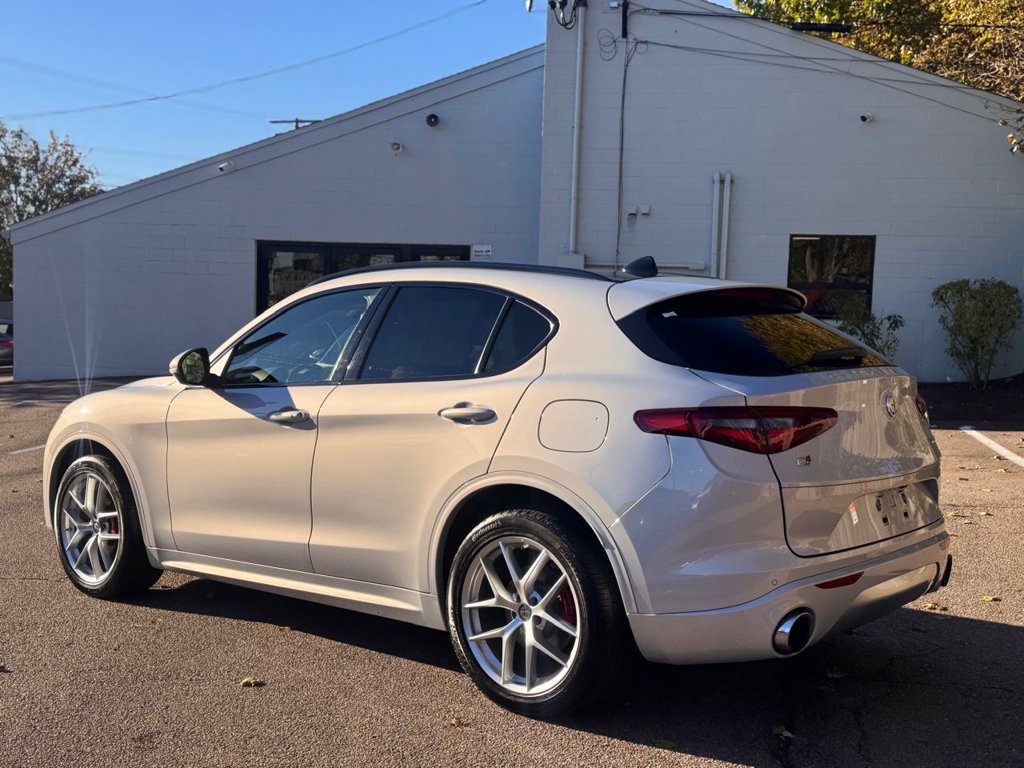 Used 2020 Alfa Romeo Stelvio Ti Sport w/ Quick Order Package 22S Sport AWD/4WD image 4