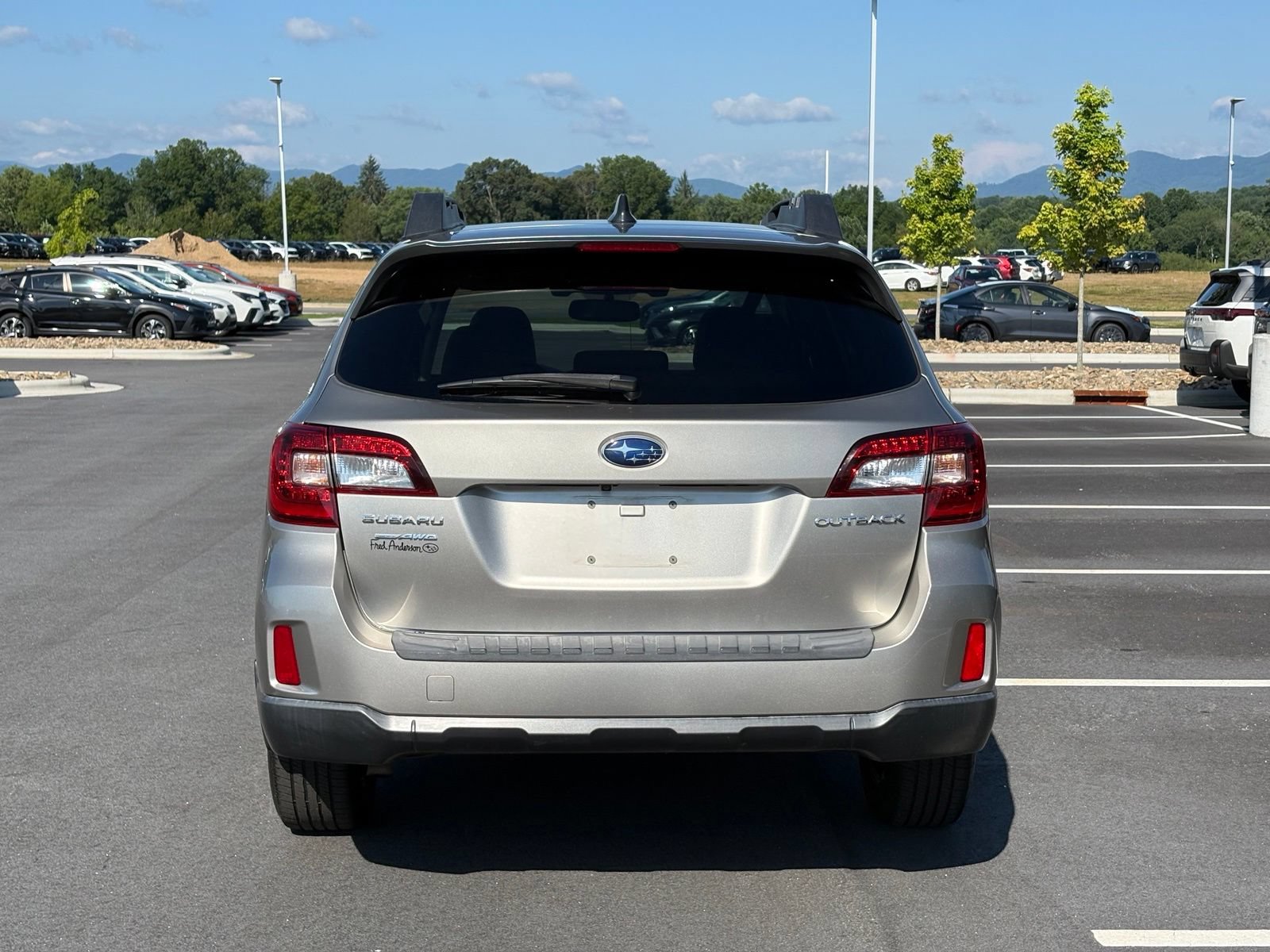 Used 2016 Subaru Outback 2.5i Limited AWD/4WD image 8