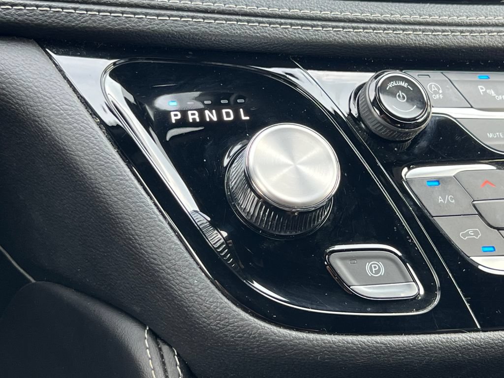 Used 2025 Chrysler Pacifica Limited FWD image 39