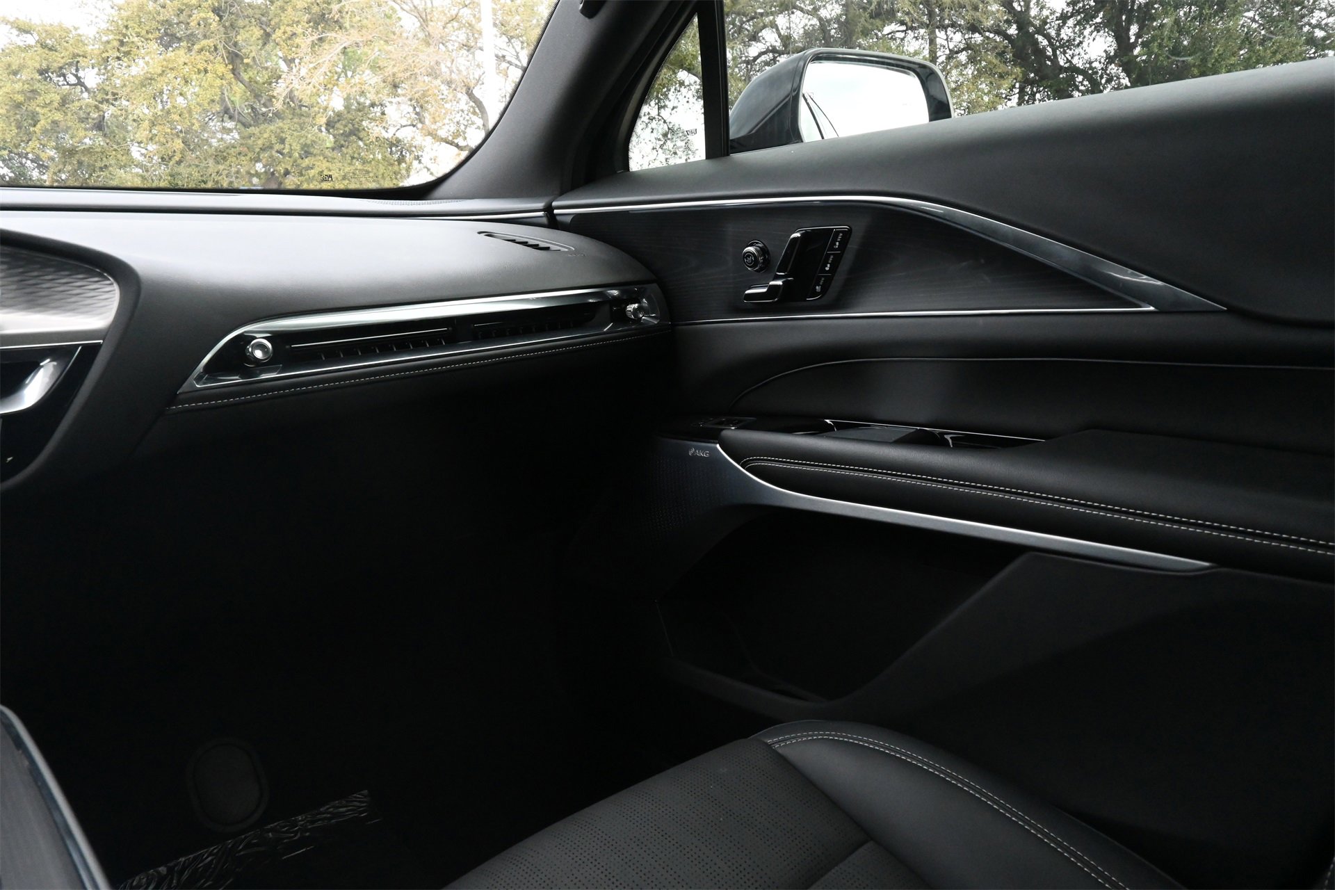 Certified 2024 Cadillac Lyriq Luxury image 8