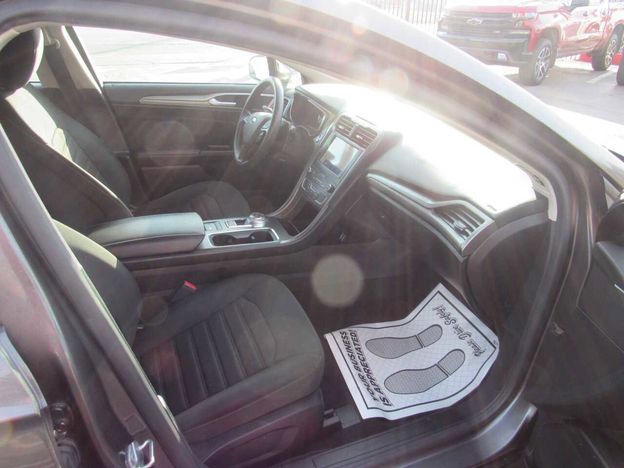 Used 2020 Ford Fusion SE FWD image 8