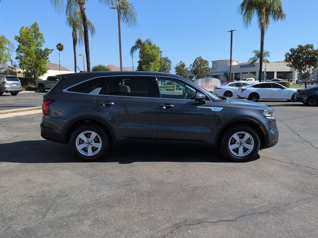 Used 2023 Kia Sorento LX FWD image 4