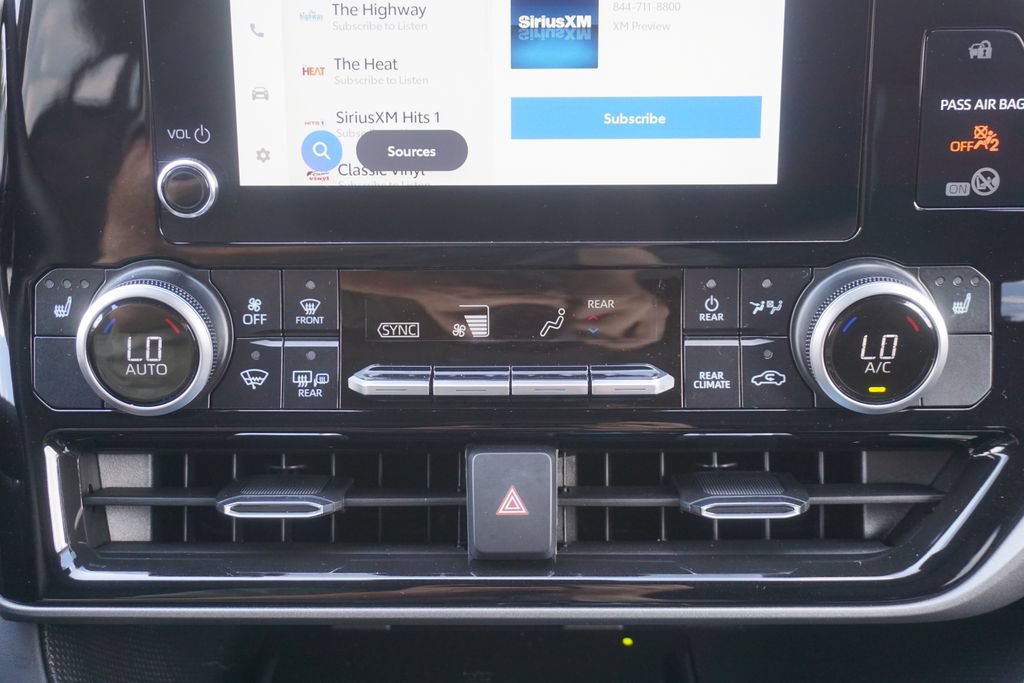 Used 2025 Toyota Highlander XLE AWD/4WD image 15