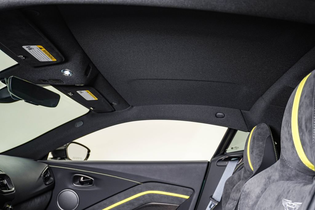 Used 2023 Aston Martin V8 Vantage Coupe RWD image 25