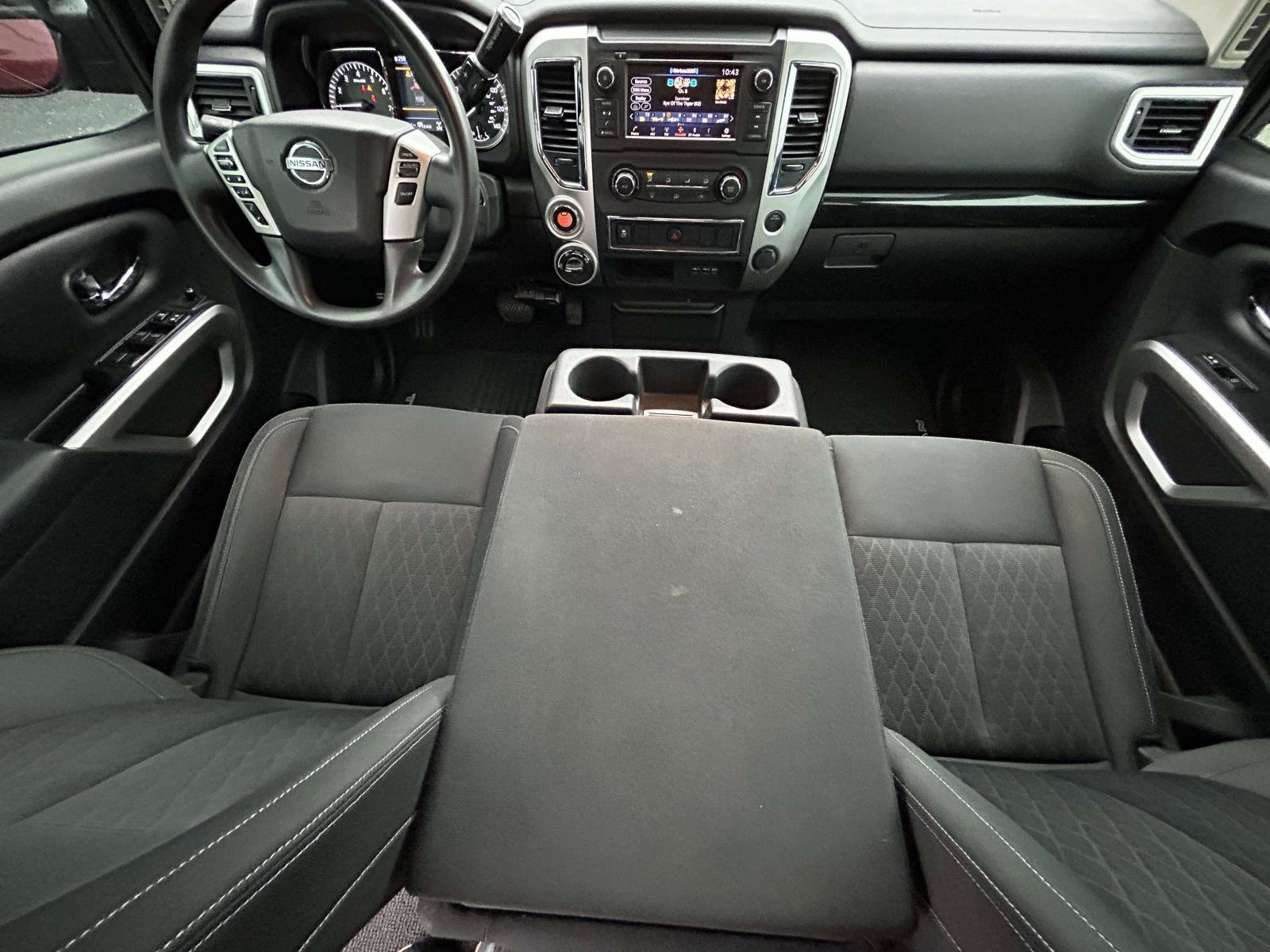 Used 2019 Nissan Titan SV image 11