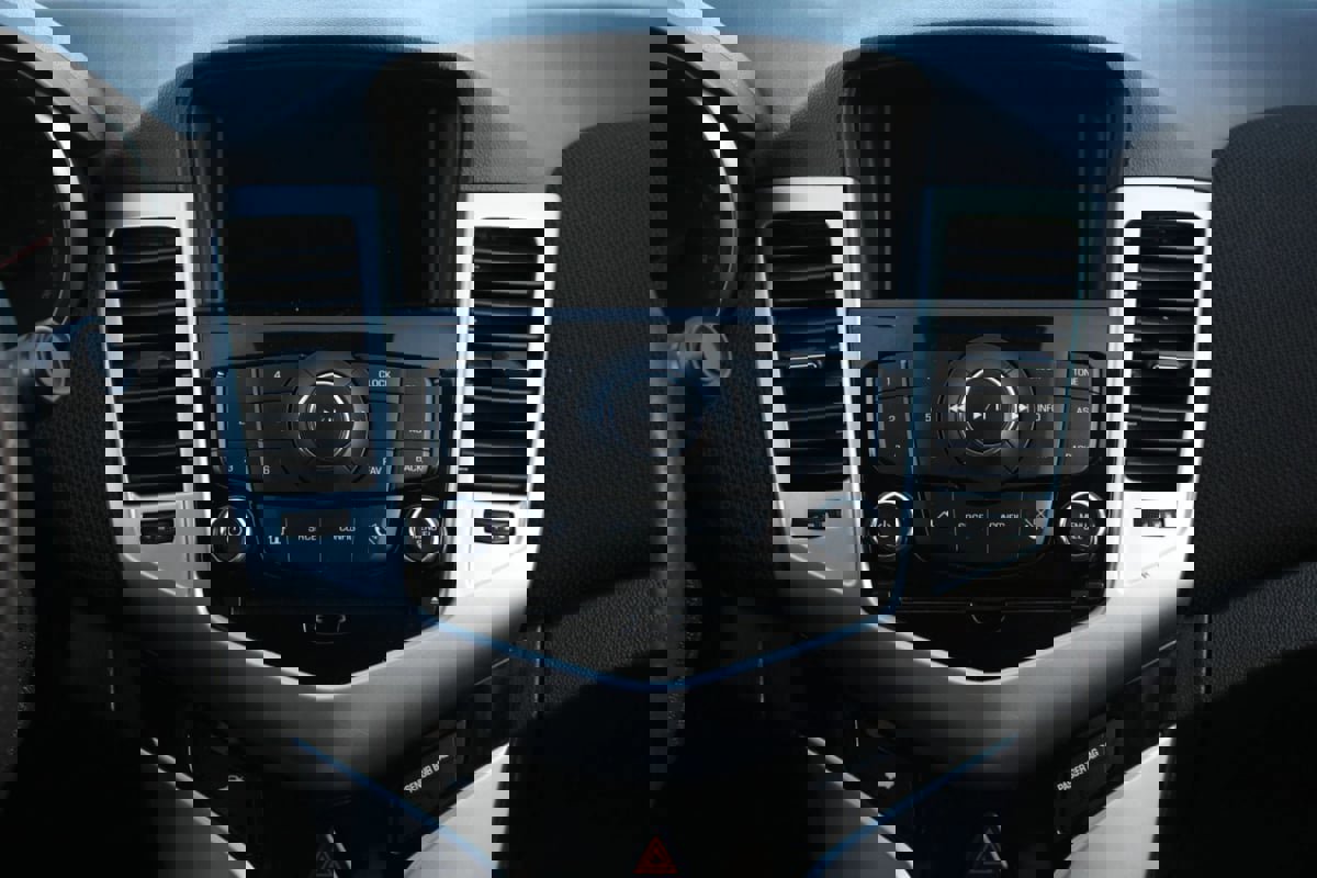 Used 2016 Chevrolet Cruze LT w/ Technology Package image 31