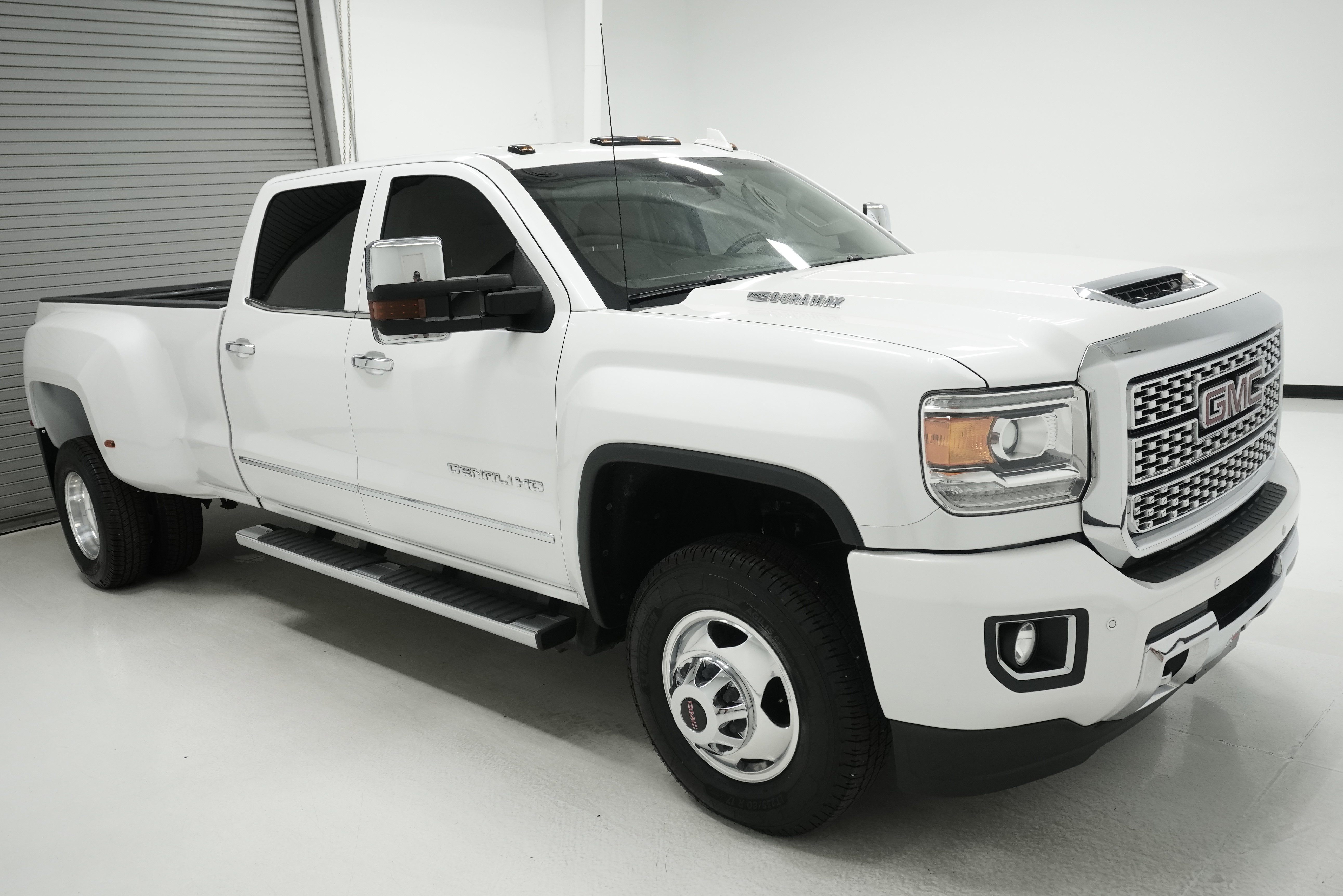 Used 2019 GMC Sierra 3500 Denali w/ Duramax Plus Package image 3