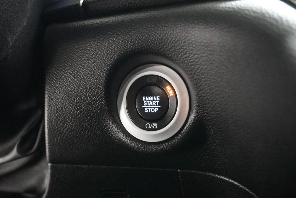 Used 2025 Chrysler Pacifica Select image 19