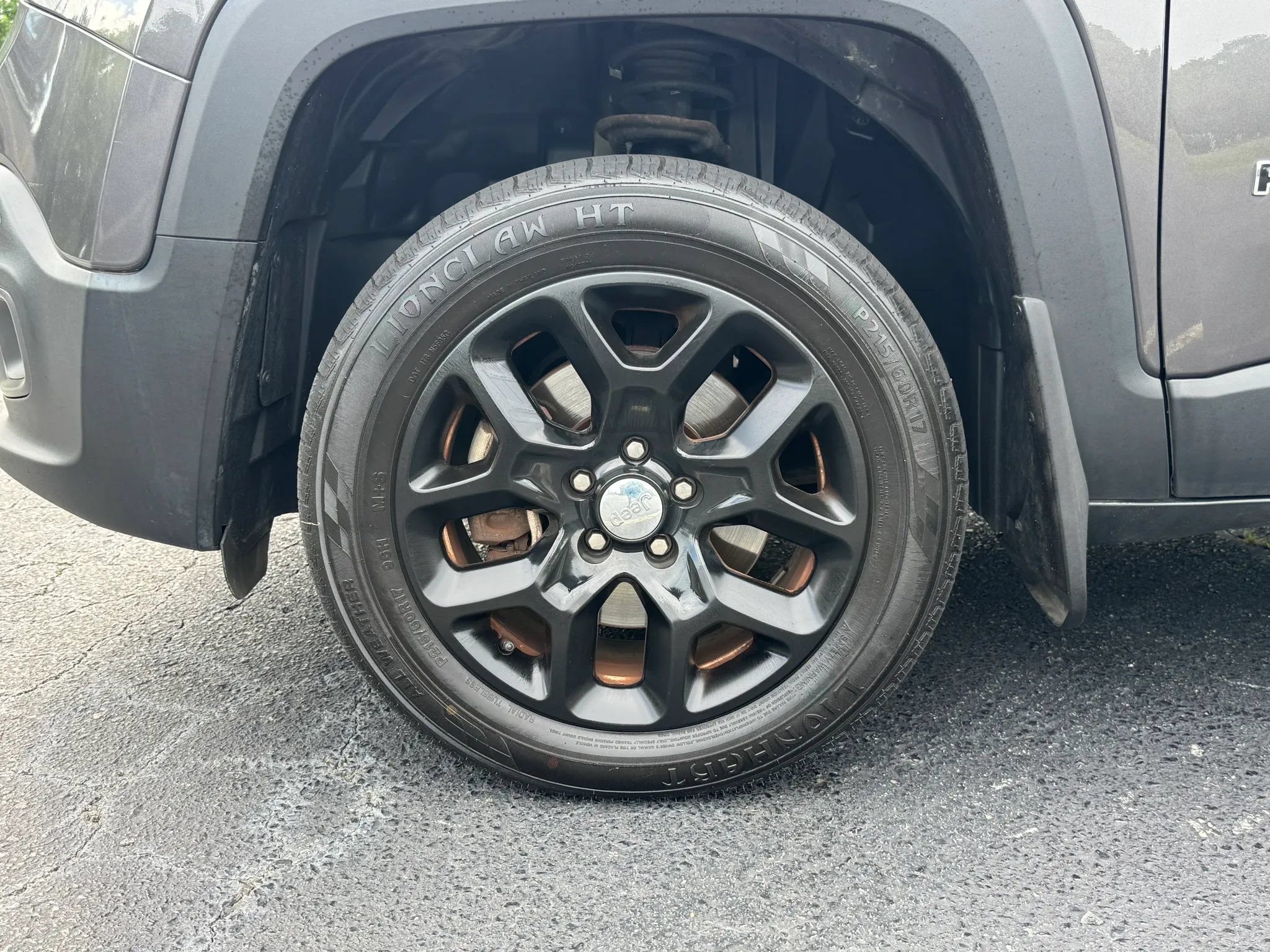 Used 2018 Jeep Renegade Latitude w/ Cold Weather Group AWD/4WD image 3