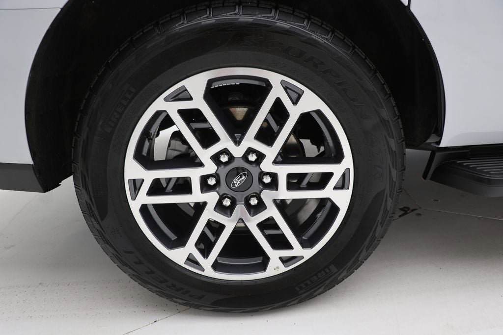 Used 2025 Ford Expedition Max Active AWD/4WD image 9