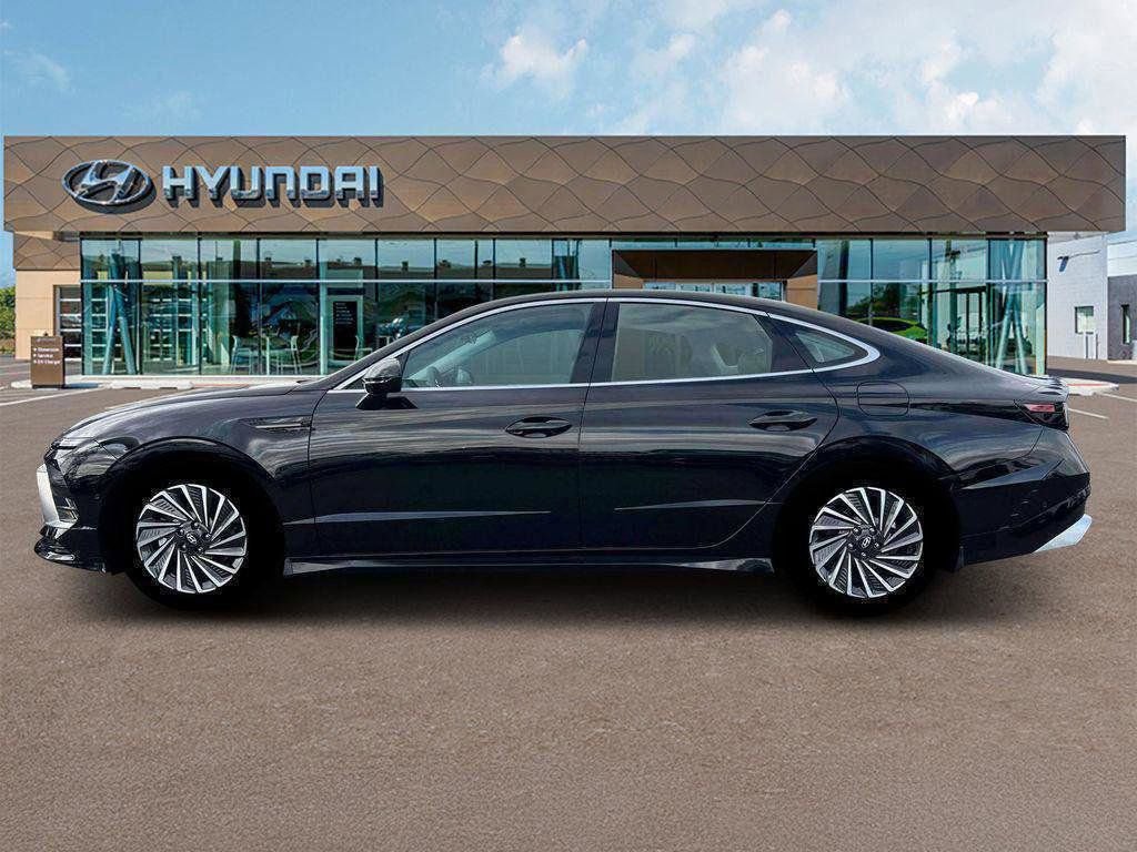 New 2025 Hyundai Sonata Limited image 3
