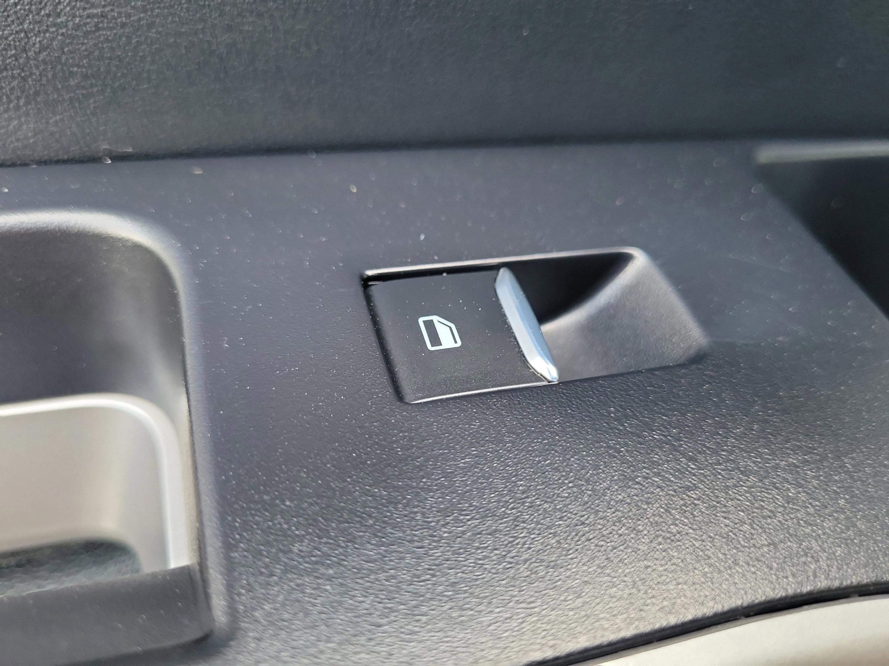 Used 2023 Ford Explorer XLT w/ Equipment Group 202A AWD/4WD image 16