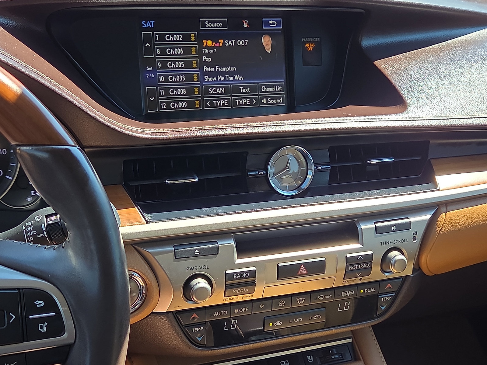Used 2016 Lexus ES 350 w/ Luxury Package w/Wood Trim FWD image 16