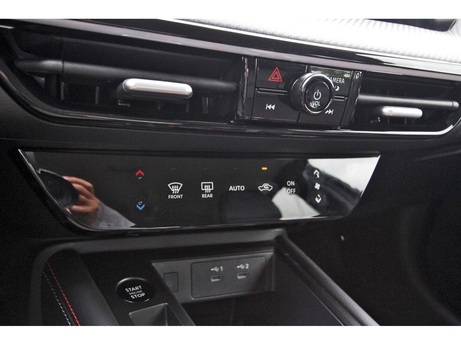 Certified 2025 Nissan Kicks SR FWD image 25