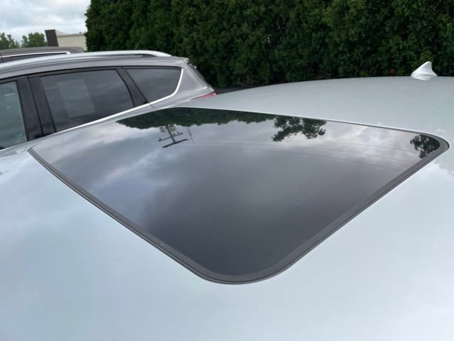 Used 2009 Cadillac DTS w/ Platinum Edition FWD image 2
