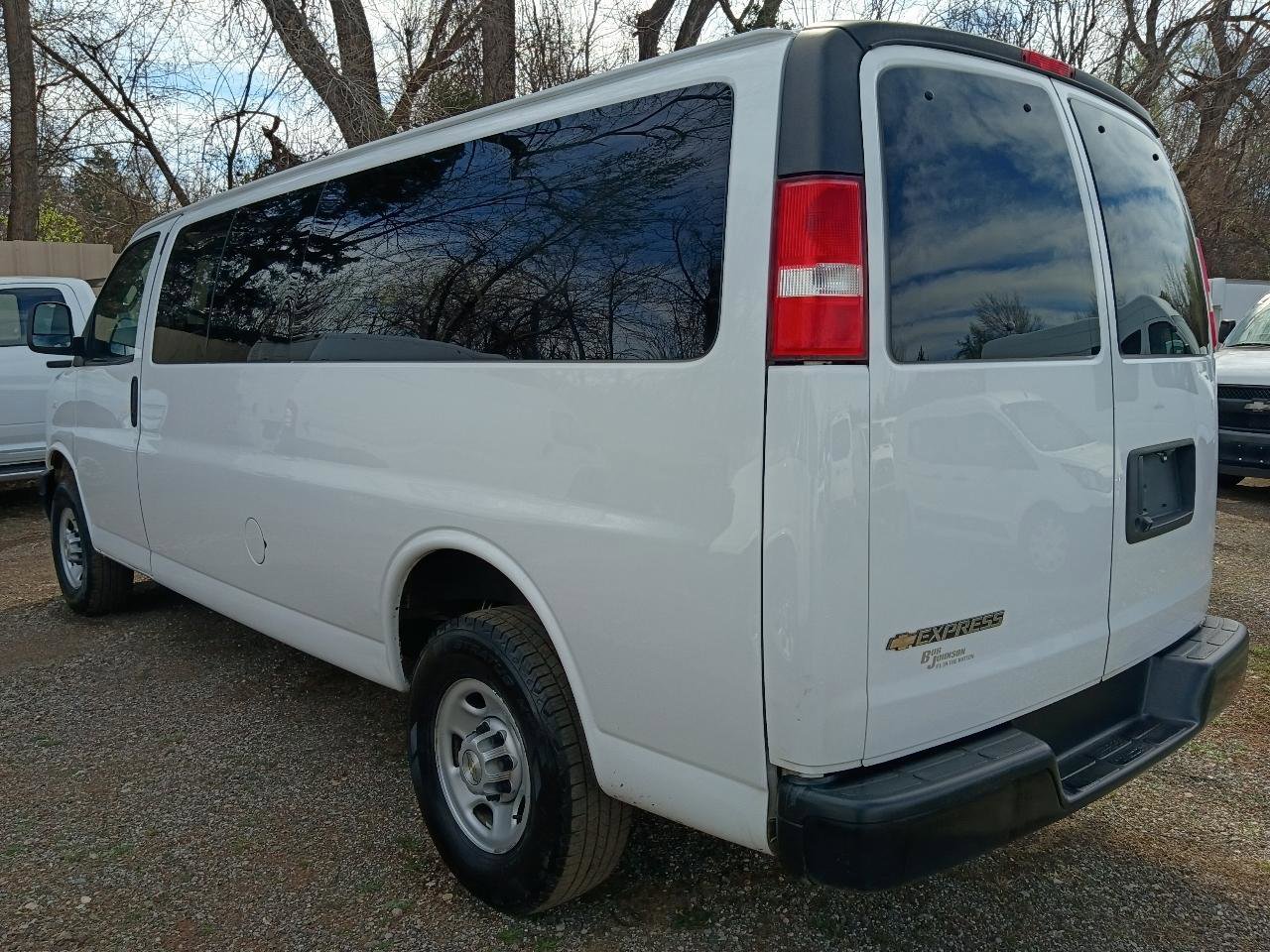Used 2022 Chevrolet Express 3500 LS RWD image 7