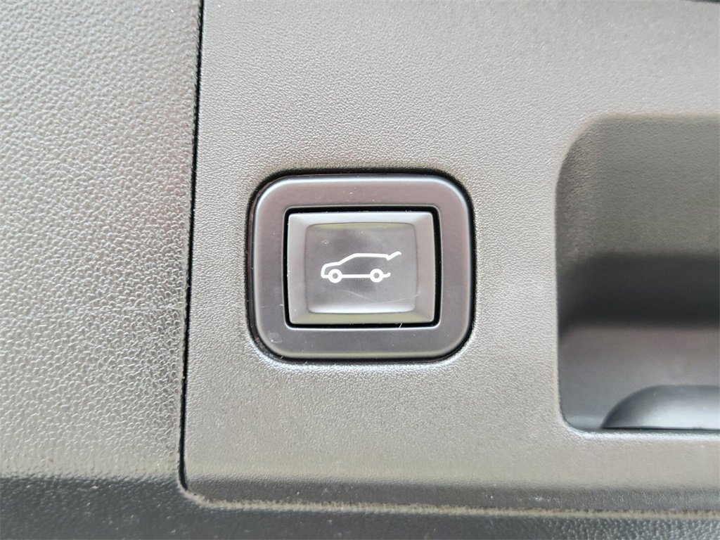 Certified 2022 Cadillac XT5 Sportv w/ LPO, ONYX Package image 29