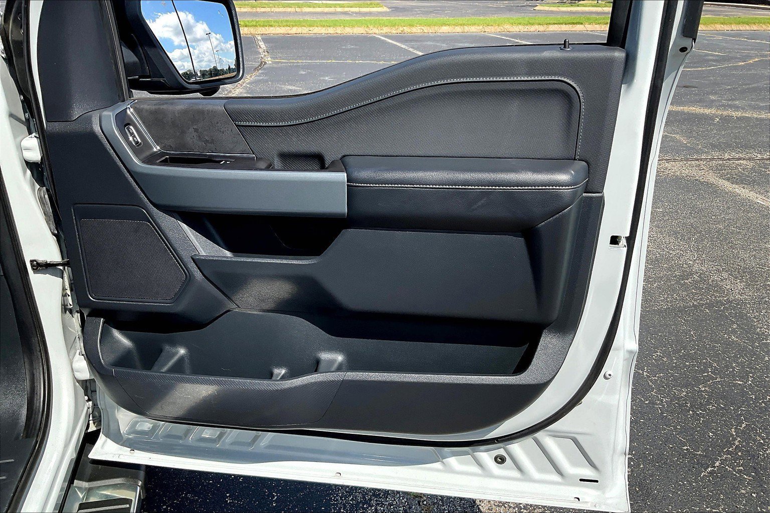 Used 2024 Ford F150 XLT w/ Mobile Office Package image 19