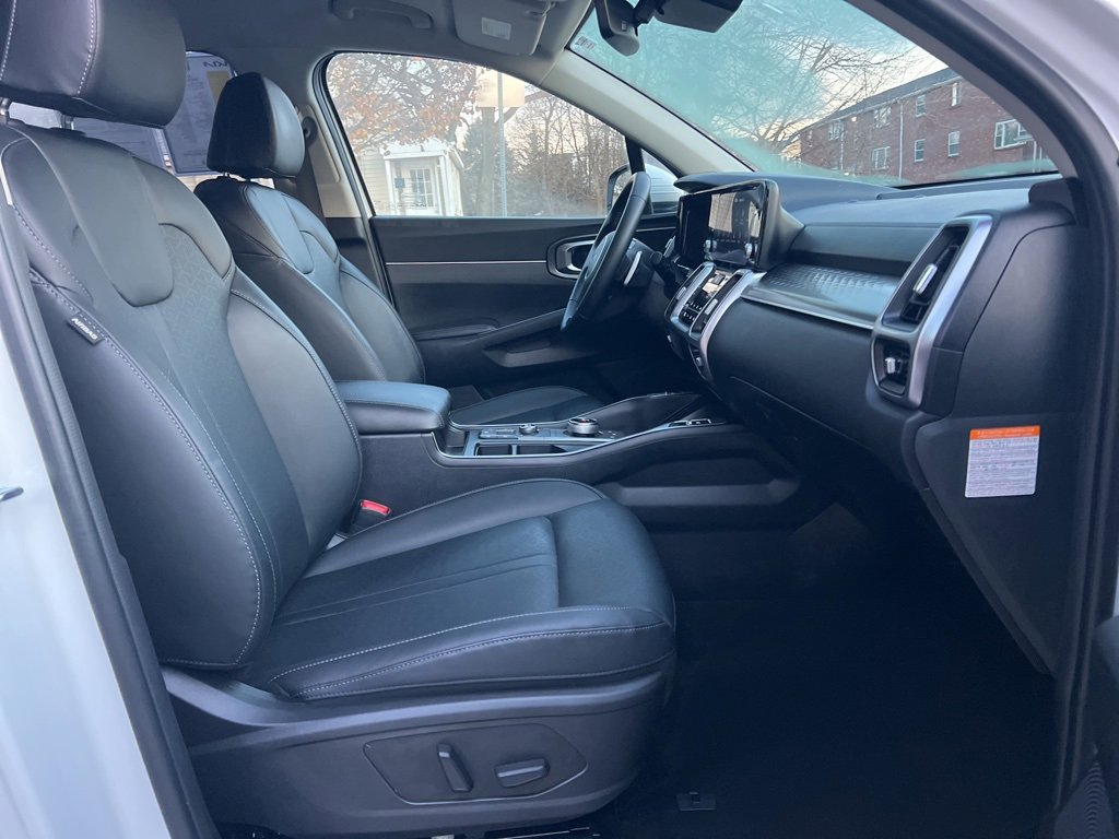 Certified 2023 Kia Sorento EX image 25