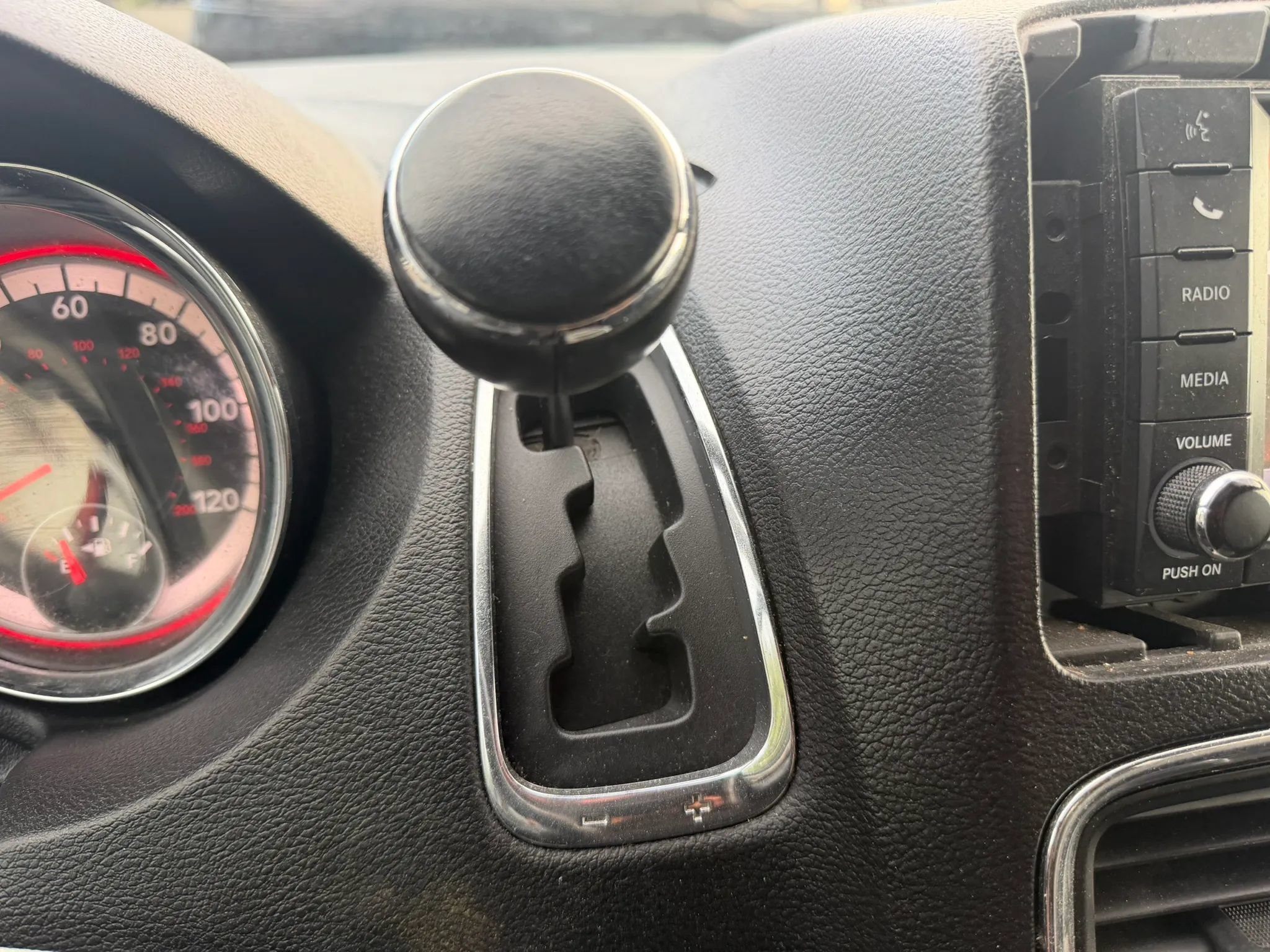 Used 2019 Dodge Grand Caravan SXT FWD image 14