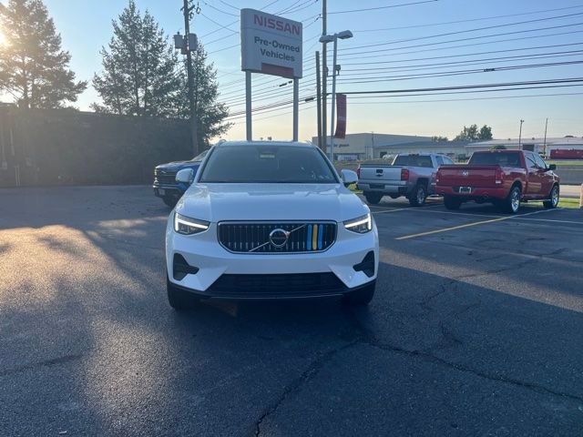 Used 2025 Volvo XC40 B5 Core w/ Protection Package Premier AWD/4WD image 2