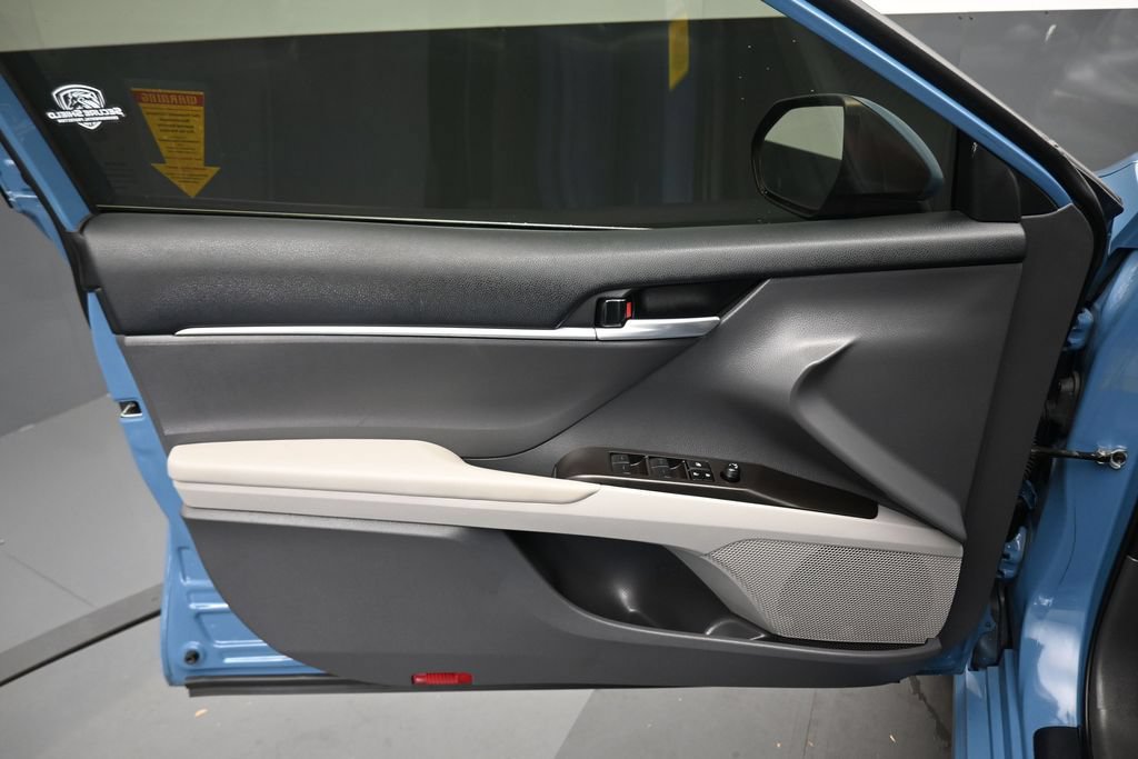 Used 2024 Toyota Camry SE w/ Convenience Package FWD image 9