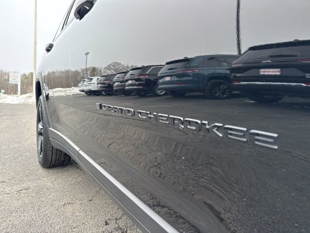 Used 2023 Jeep Grand Cherokee L Laredo image 5