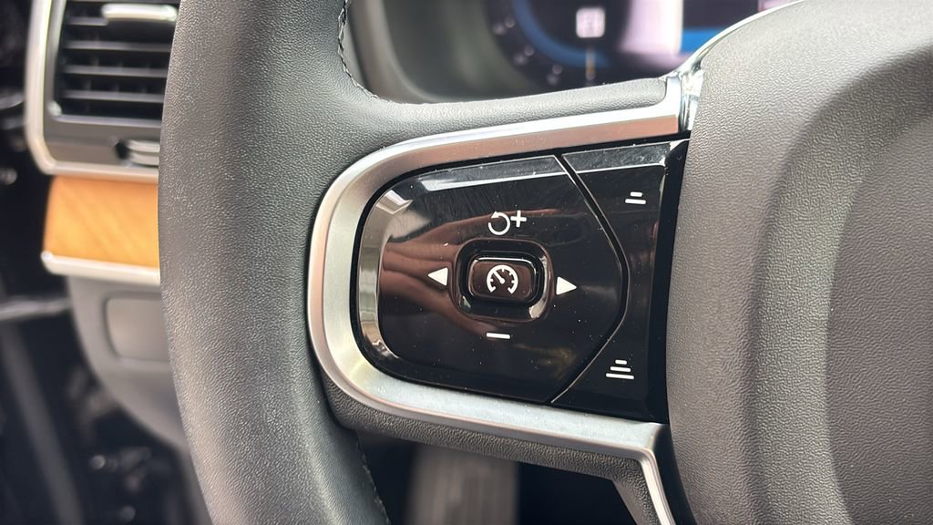 Used 2024 Volvo XC90 B6 Plus image 17