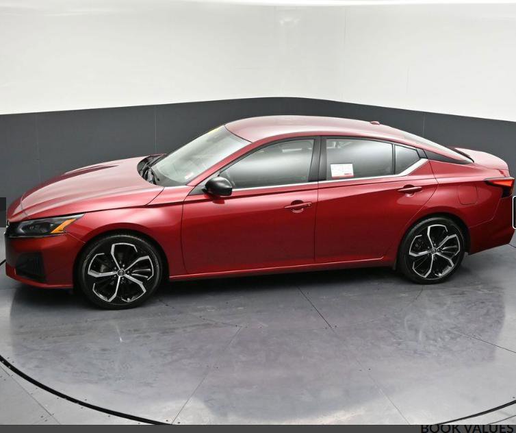 Used 2023 Nissan Altima 2.5 SR FWD image 6