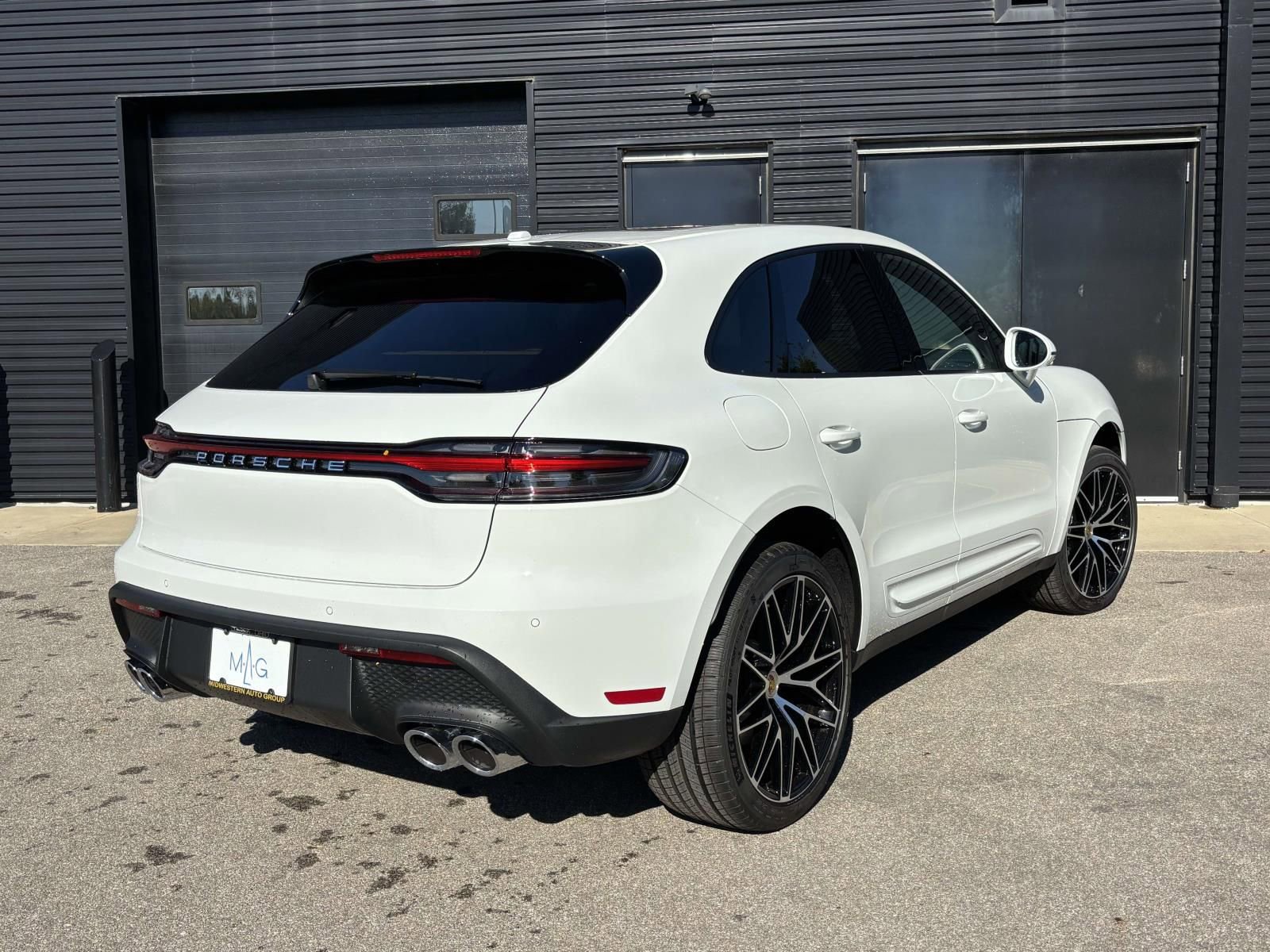 Used 2026 Porsche Macan AWD/4WD image 10