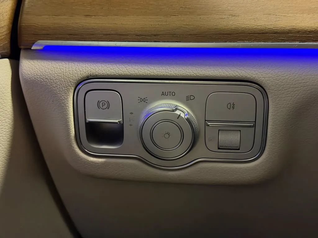 Used 2022 Mercedes-Benz GLS 450 4MATIC image 37