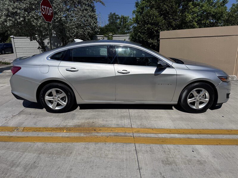 Used 2022 Chevrolet Malibu LT FWD image 4
