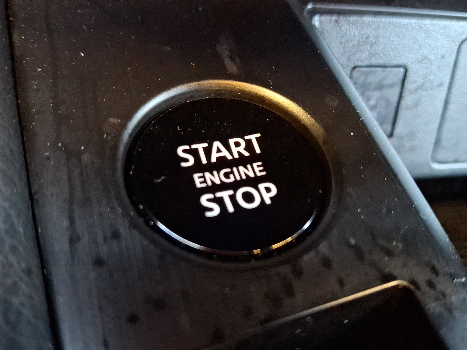 Certified 2025 Nissan Kicks SR image 27