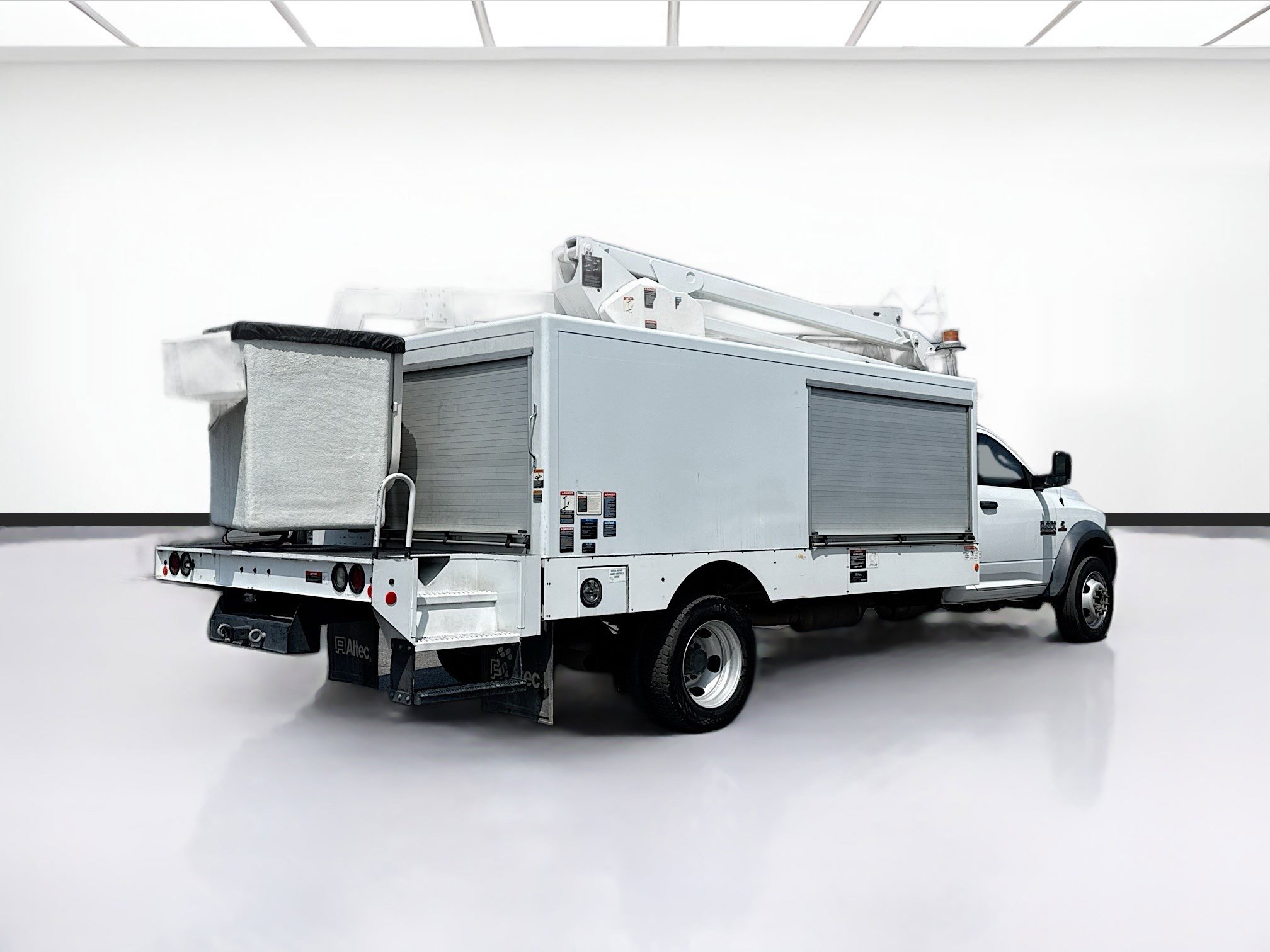 Used 2018 RAM 5500 Tradesman w/ Power & Remote Entry Group image 4