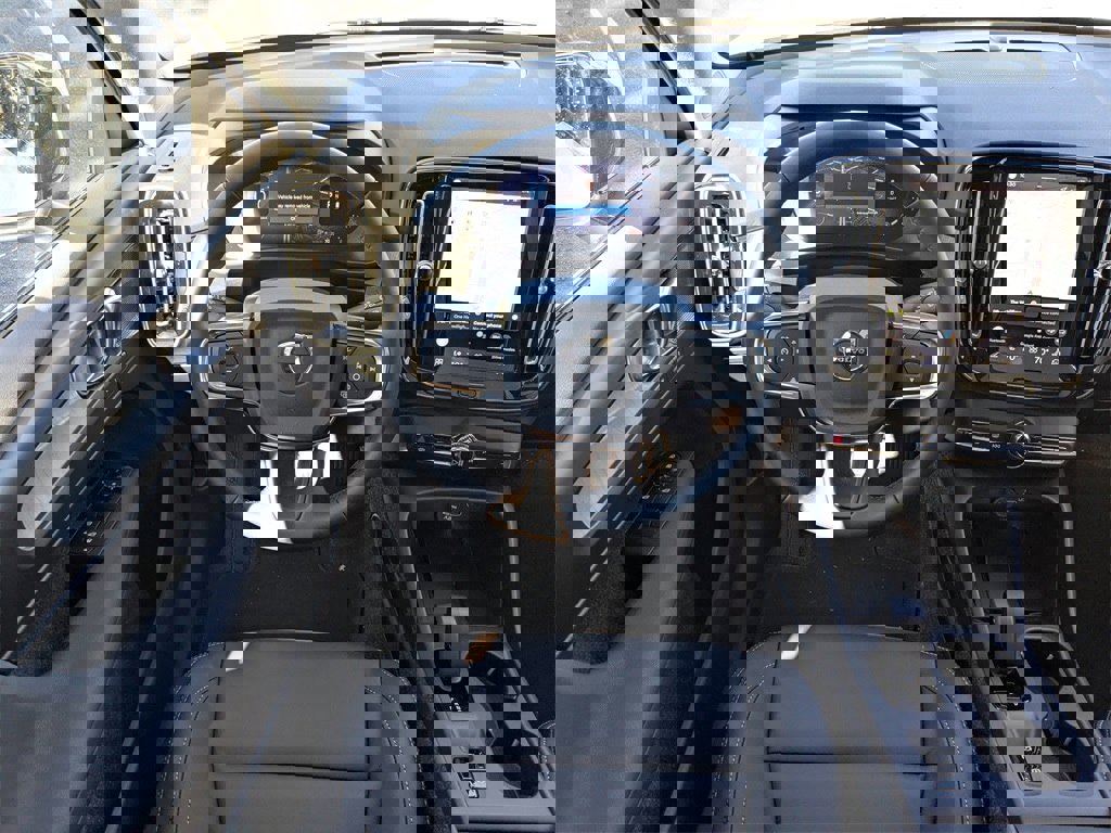 New 2026 Volvo XC40 B4 Core image 26