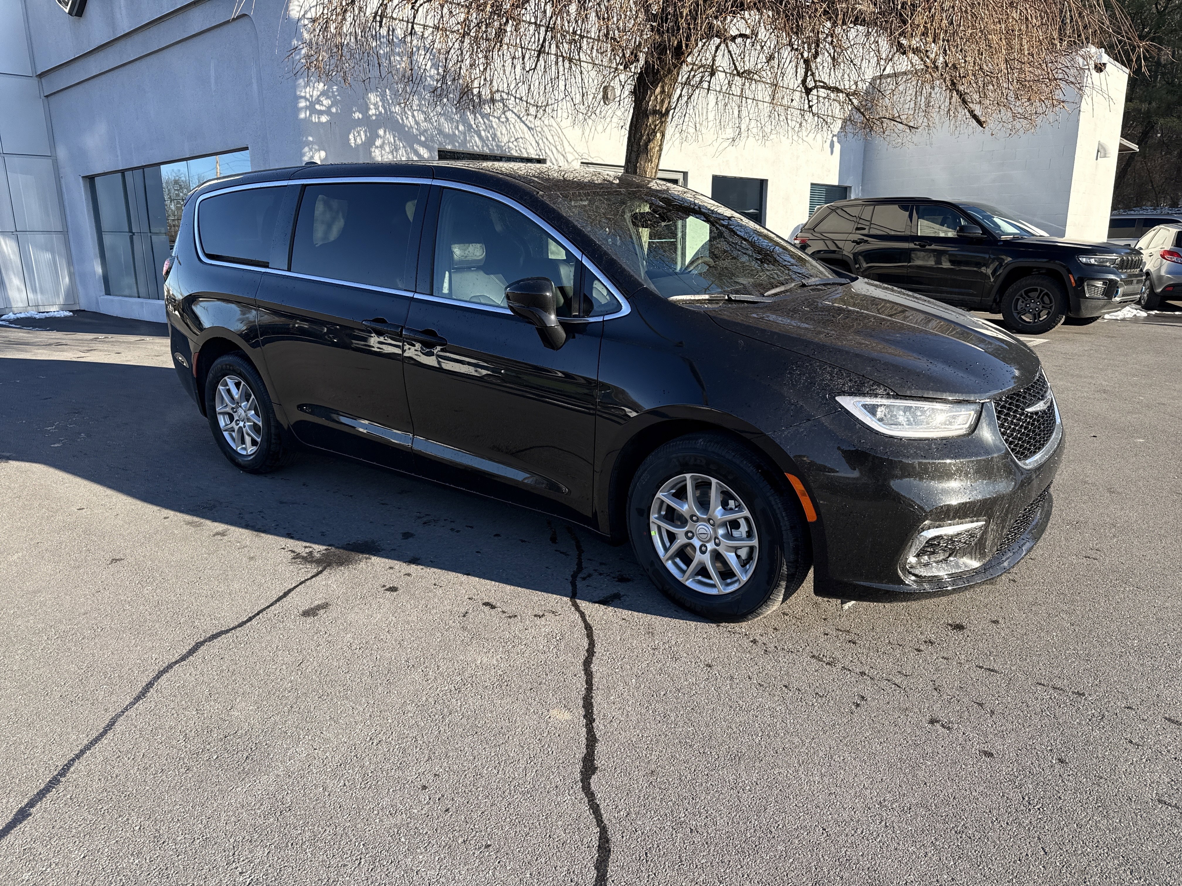 New 2026 Chrysler Pacifica Select