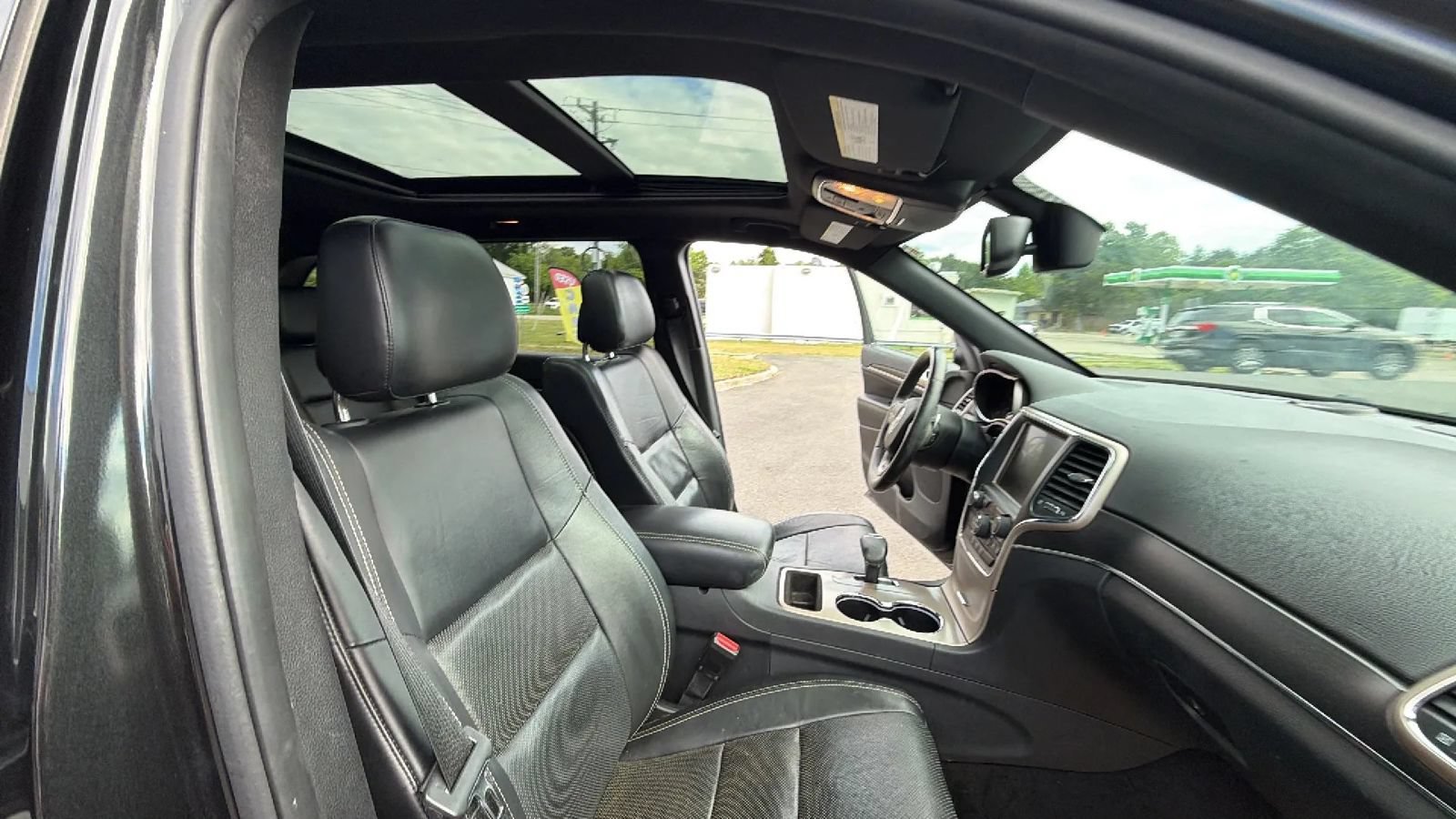 Used 2015 Jeep Grand Cherokee Limited w/ Luxury Group II RWD image 44