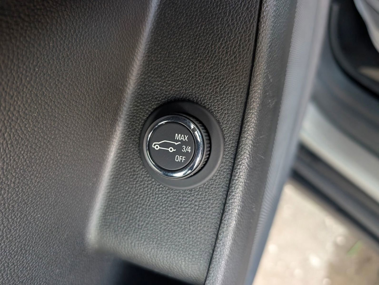 Used 2023 Chevrolet Traverse LT w/ LPO, Floor Liner Package image 9