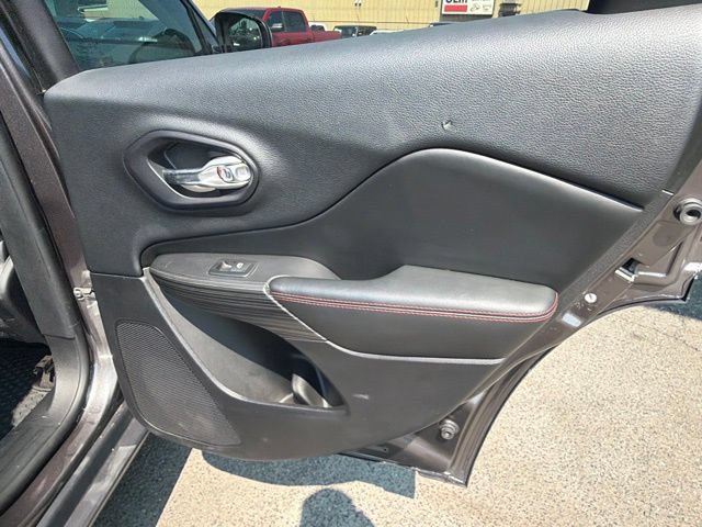 Used 2014 Jeep Cherokee Trailhawk w/ Leather Interior Group AWD/4WD image 10
