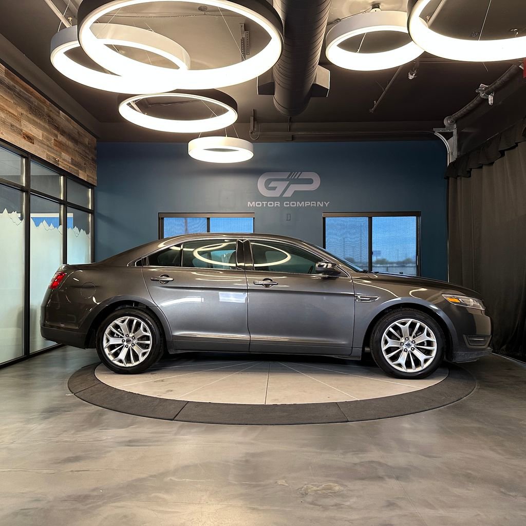 Used 2018 Ford Taurus Limited FWD image 2