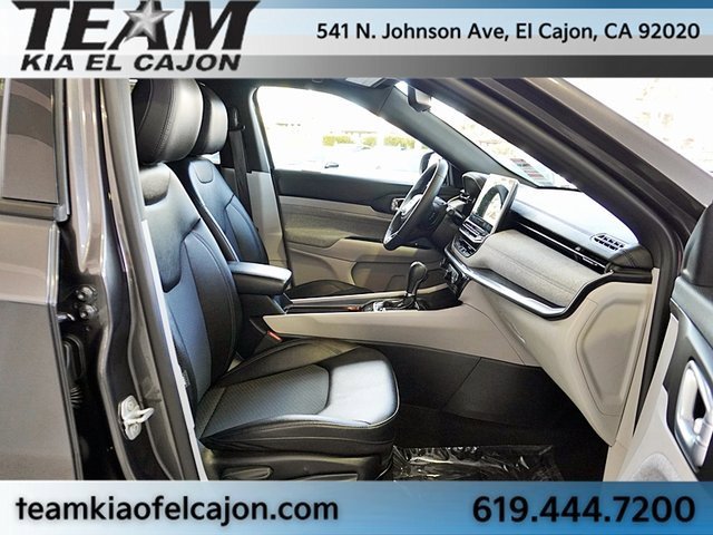 Used 2024 Jeep Compass Latitude image 11