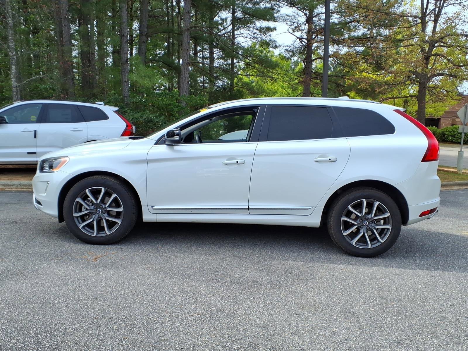 Used 2017 Volvo XC60 T6 Dynamic w/ Preferred Option Package image 6