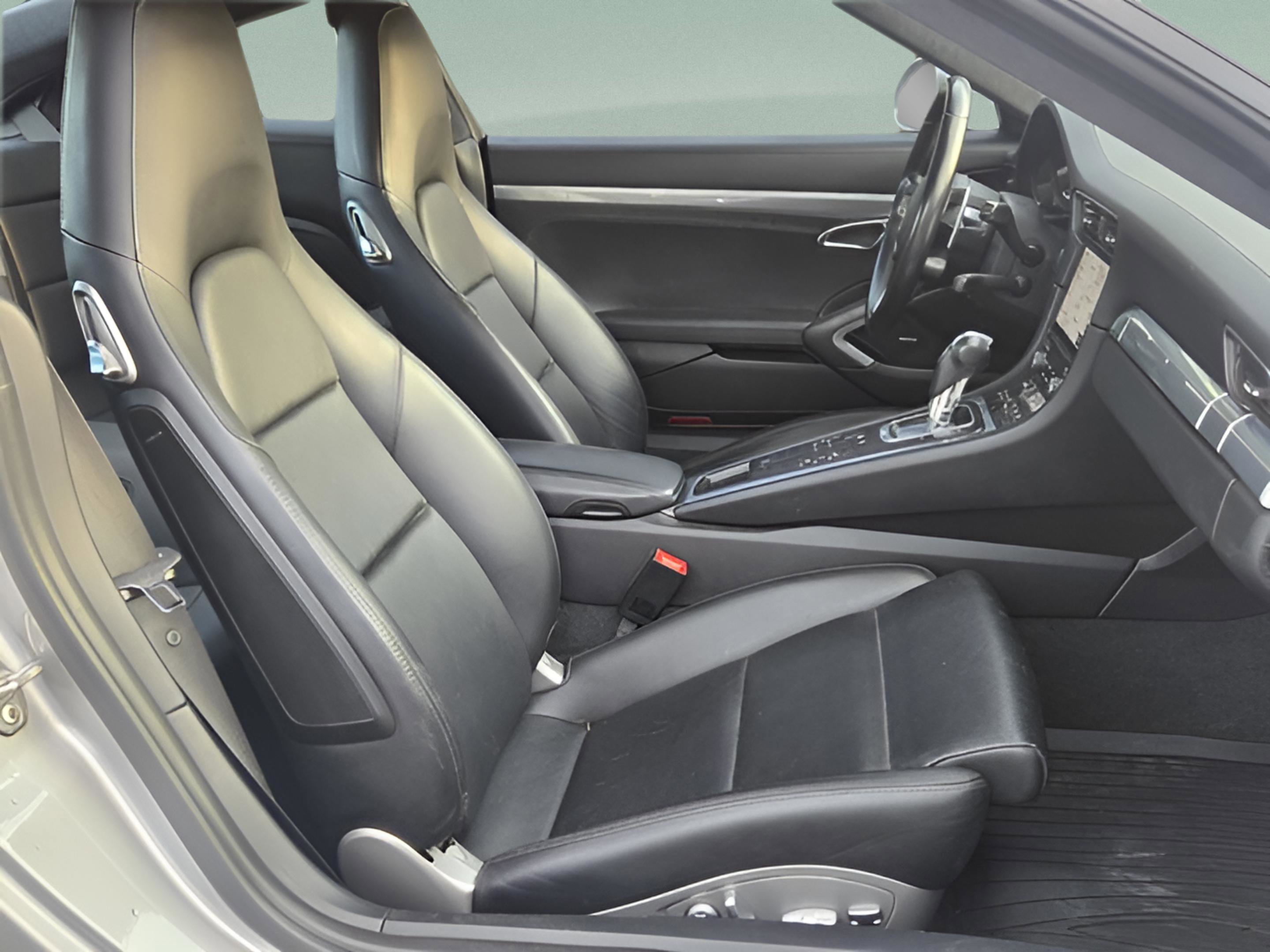 Used 2019 Porsche 911 Turbo image 21