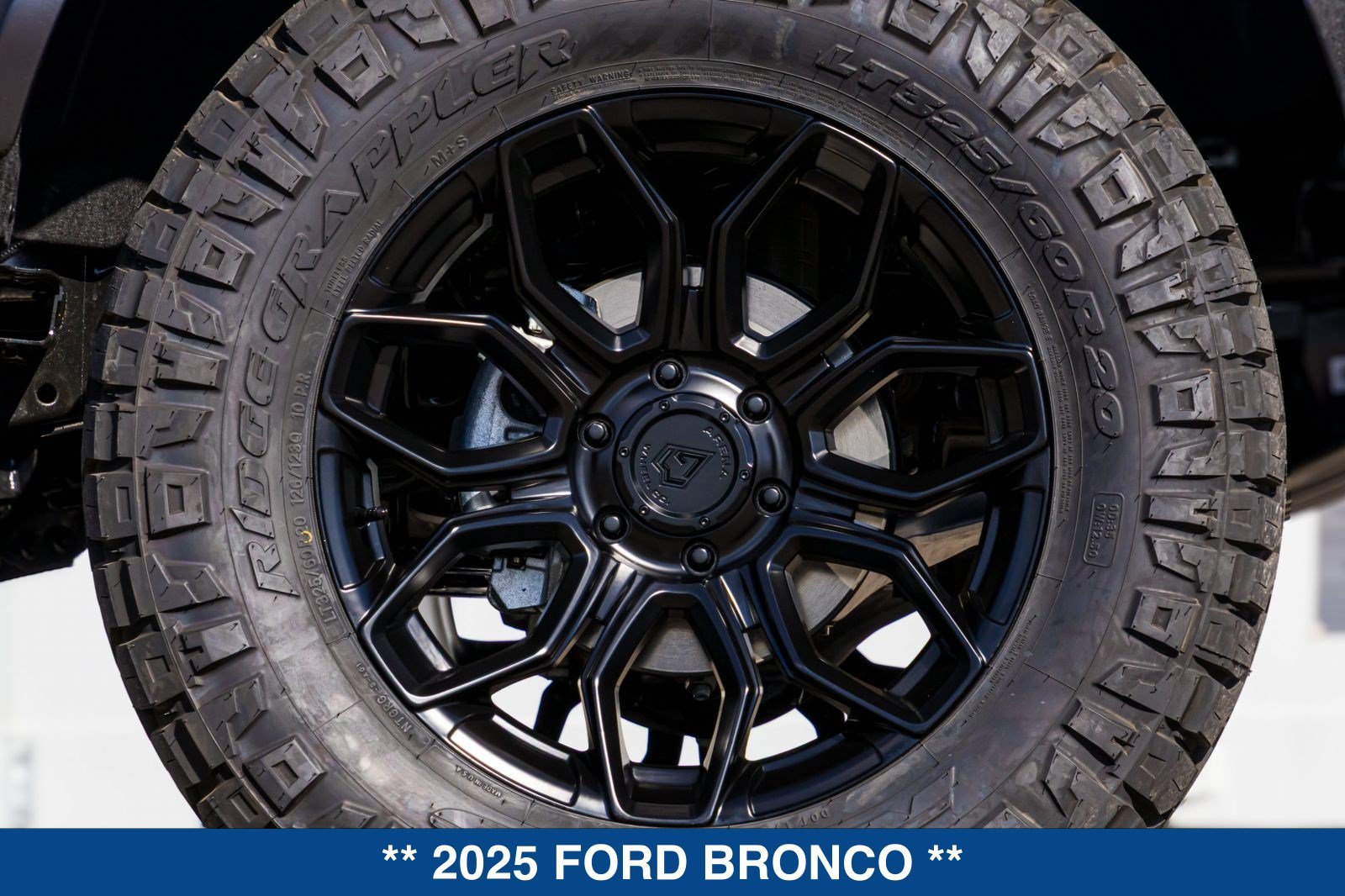 Used 2025 Ford Bronco Badlands AWD/4WD image 16