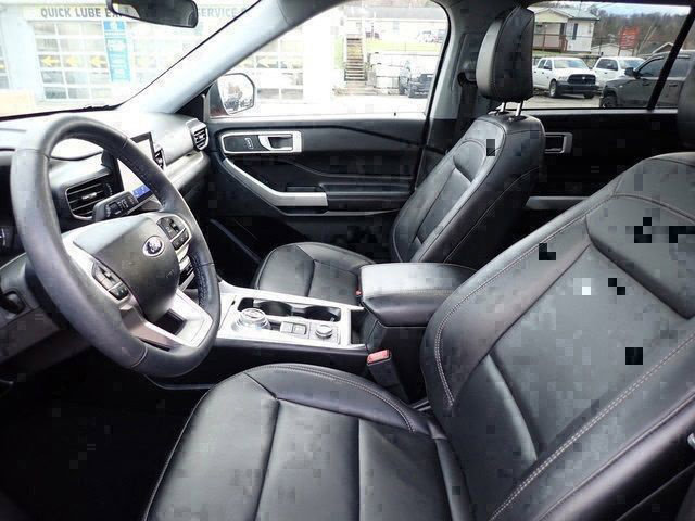 Used 2023 Ford Explorer XLT w/ Equipment Group 202A AWD/4WD image 11