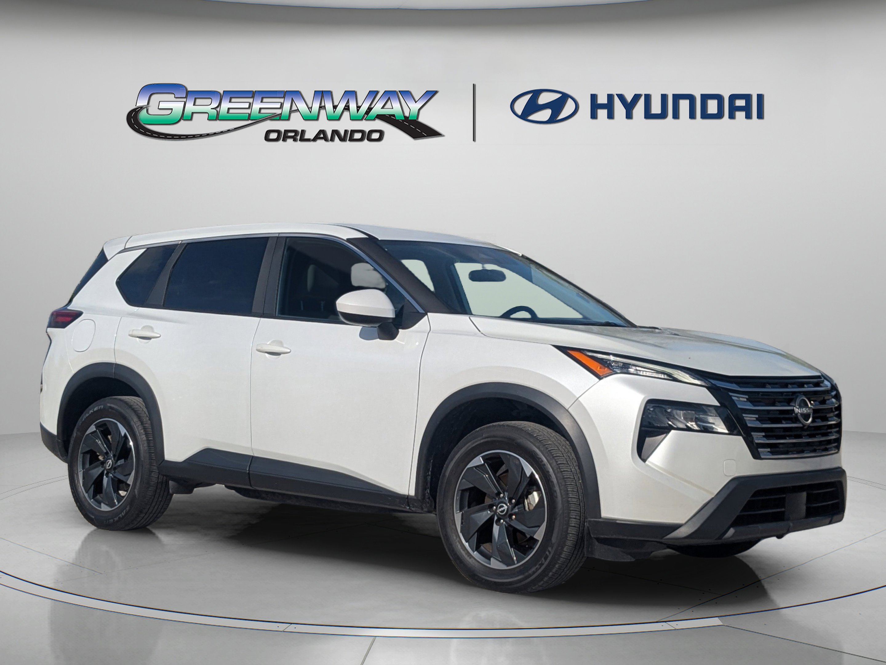 Used 2025 Nissan Rogue SV FWD image 2
