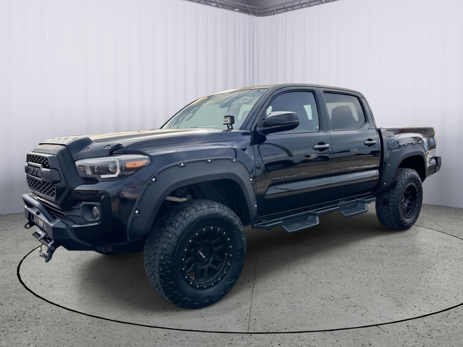 Used 2017 Toyota Tacoma Limited w/ Tow Package image 12
