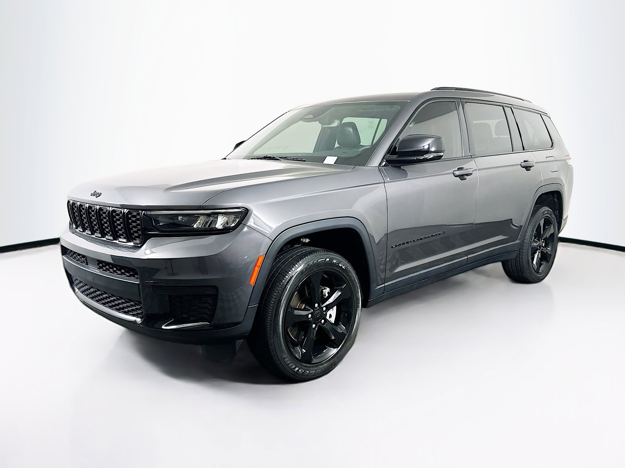 Used 2023 Jeep Grand Cherokee L Laredo AWD/4WD image 3