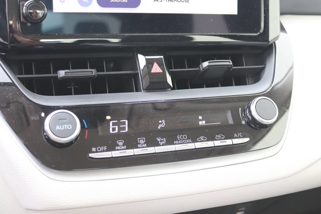 Used 2025 Toyota Corolla LE FWD image 15