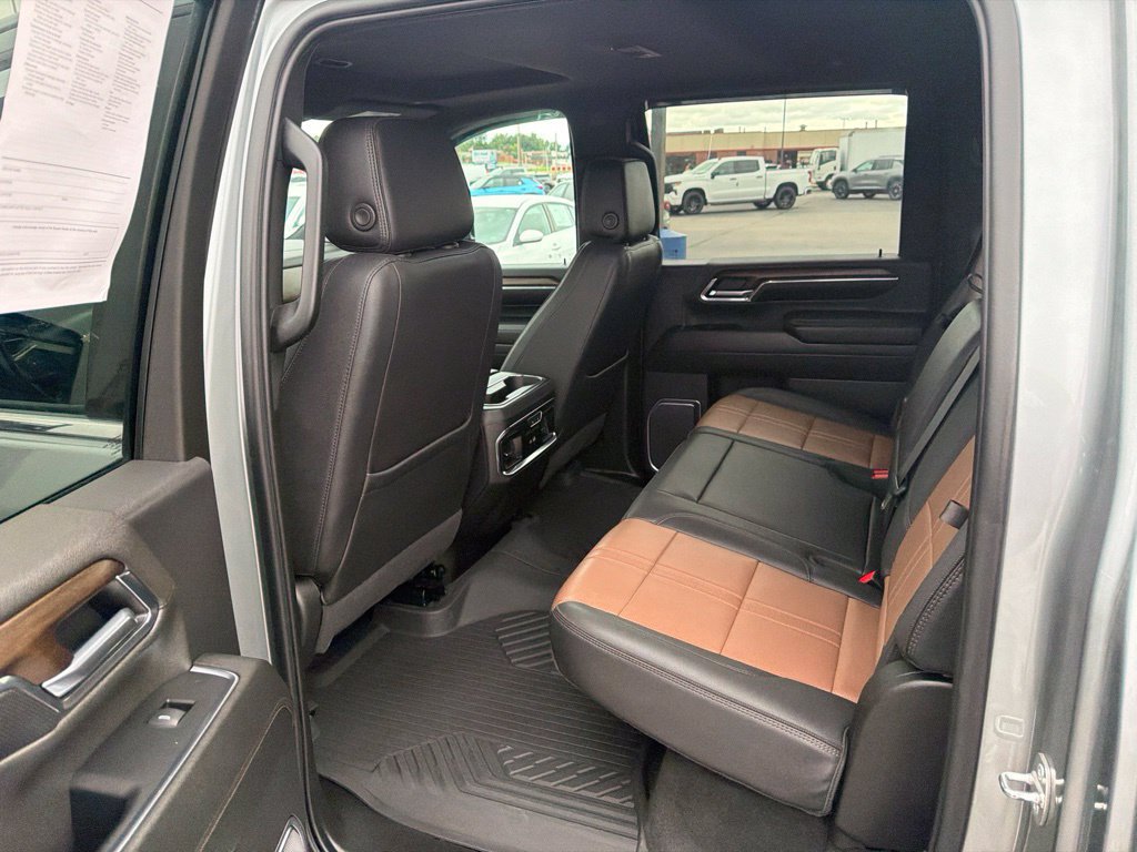 Used 2024 Chevrolet Silverado 3500 High Country w/ High Country Premium Package AWD/4WD image 15
